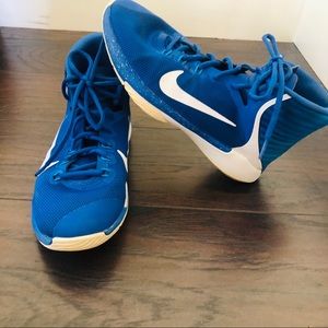 Dual Fusion Basketball Shoes- 5 Youth Nike